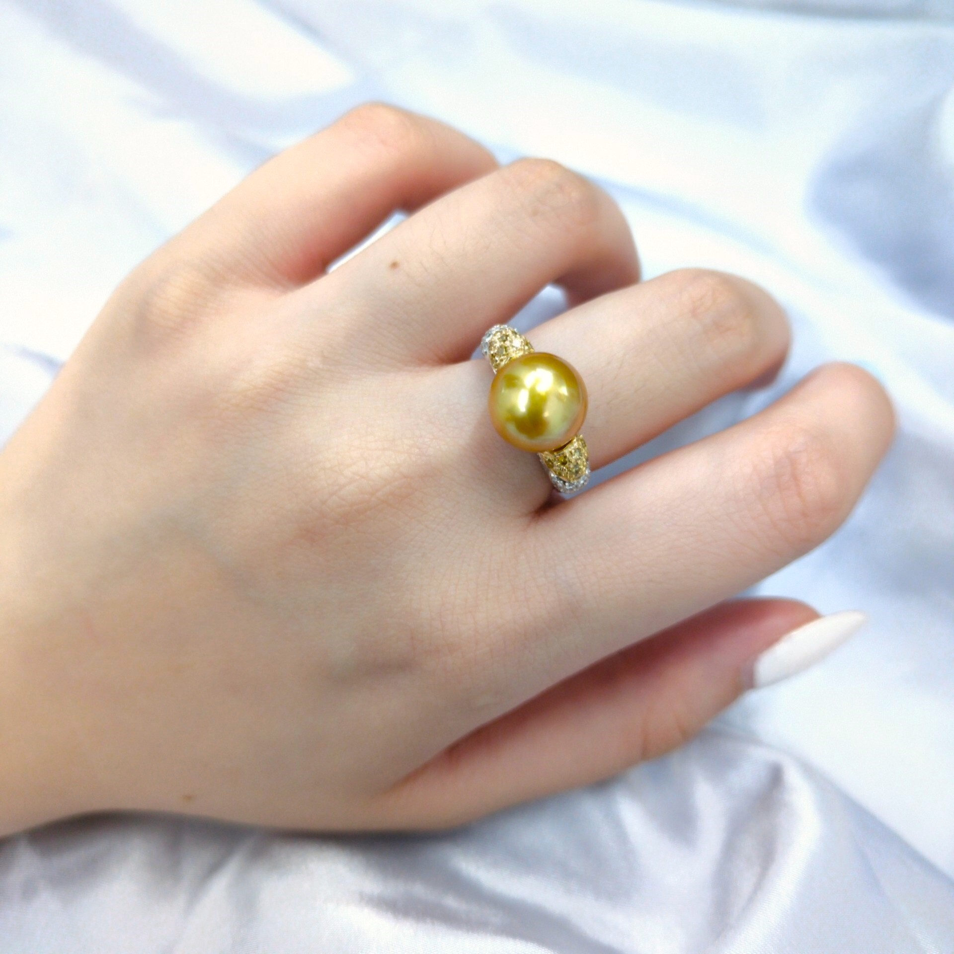 18K White Gold 0.28ct Diamond and Pearl Ring