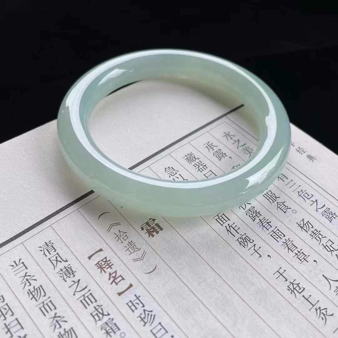 529957 56.5mm冰糯晴水翡翠圓條手鐲 (56-58)