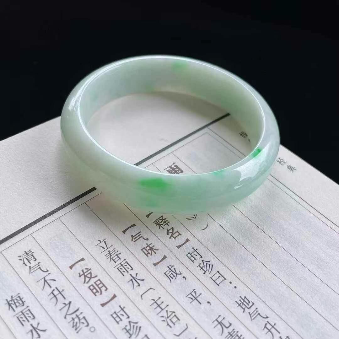 529958 57.5mm細糯飄綠翡翠手鐲 (56-58)