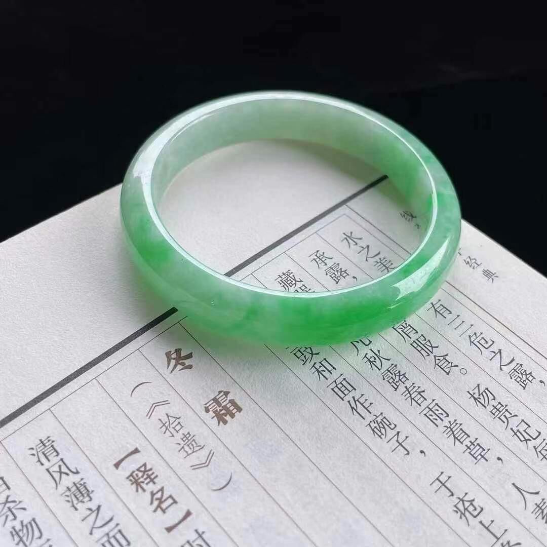 529962 53.5mm糯種陽綠翡翠手鐲 (52-54)