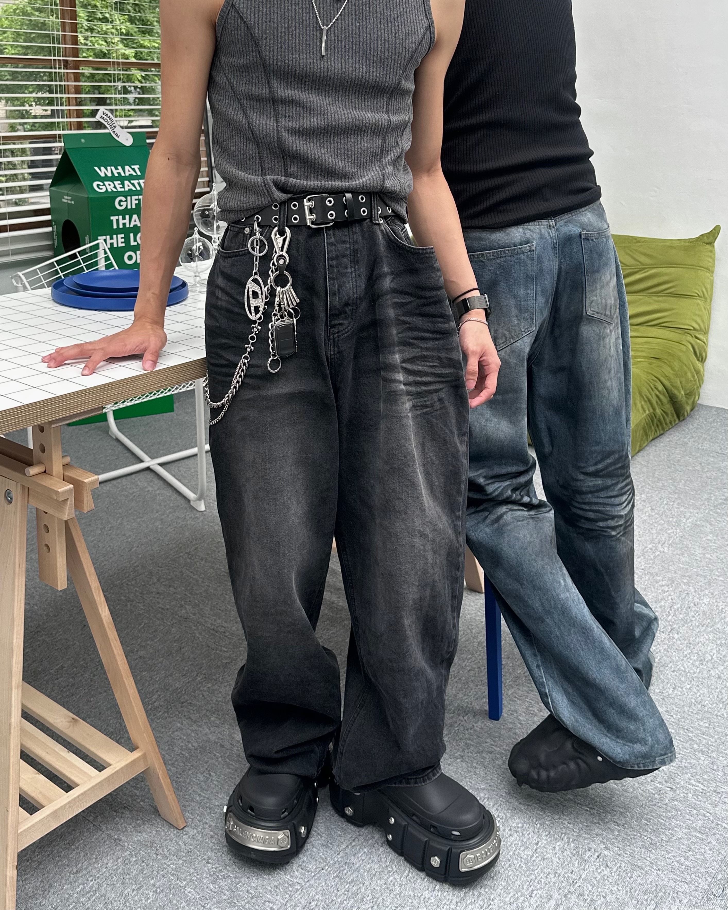 𝐇·𝐓·𝐒 韓國 髒染設計 舊化染痕 復古 水洗 做舊 廓形 寬鬆 牛仔褲