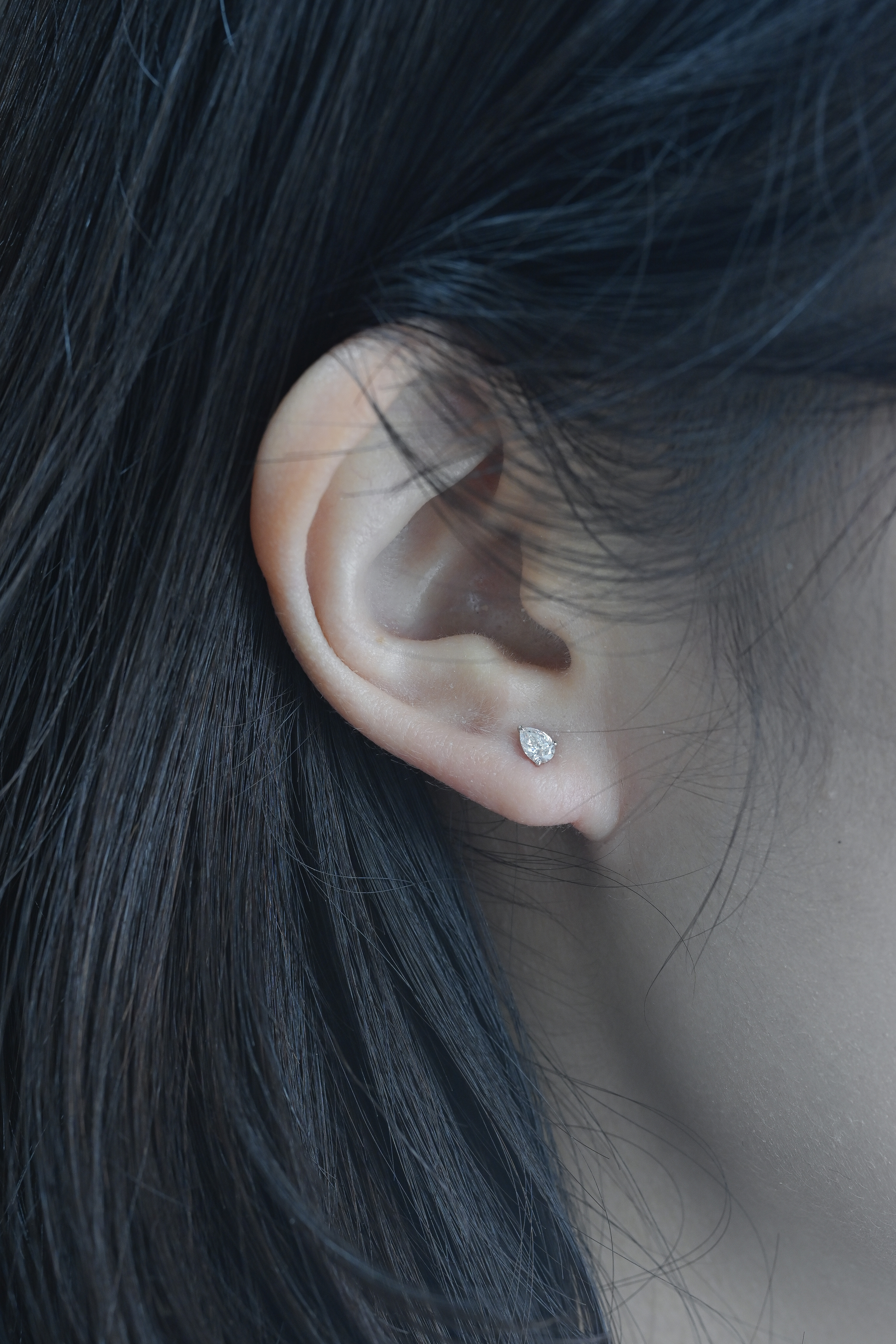 18K 0.38ct pear shape diamond earrings