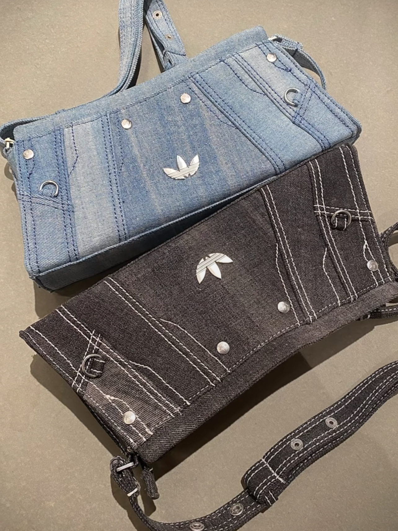 Adidas Originals 牛仔迷你單肩包 丹寧 梯形包 斜跨包 肩背包 外縫線 黑色 淺藍色/預購