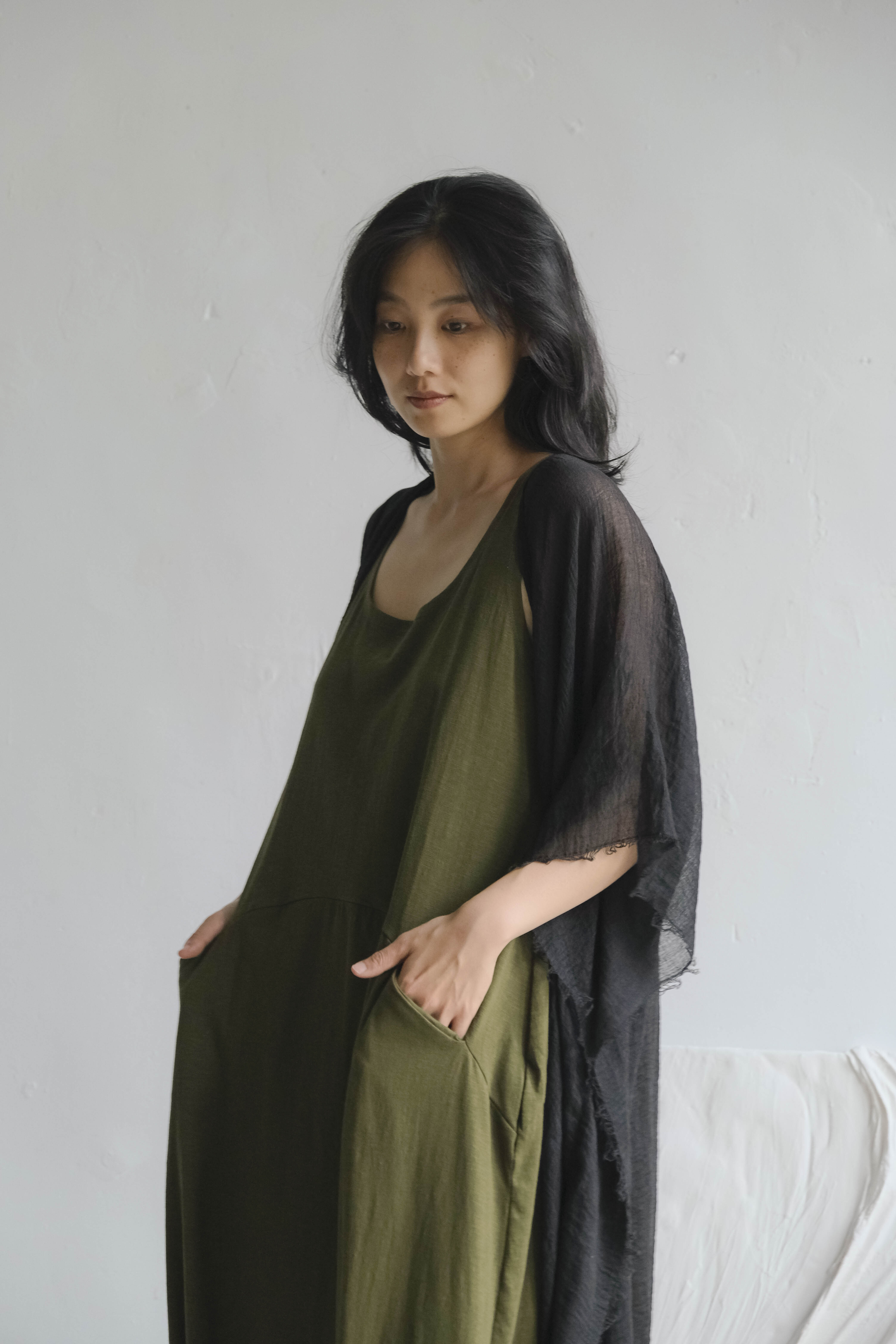 微透披肩圍巾 / 嫘縈 墨黑