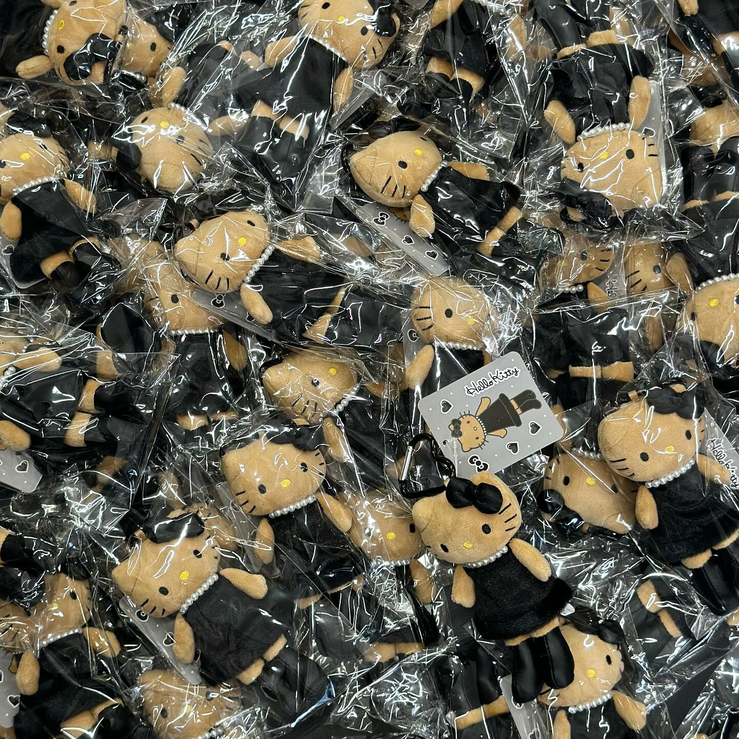 Sanrio 日本限定 夏威夷 曬黑 Hello Kitty 黑色禮服 凱蒂貓 三麗鷗 吊飾 鑰匙圈