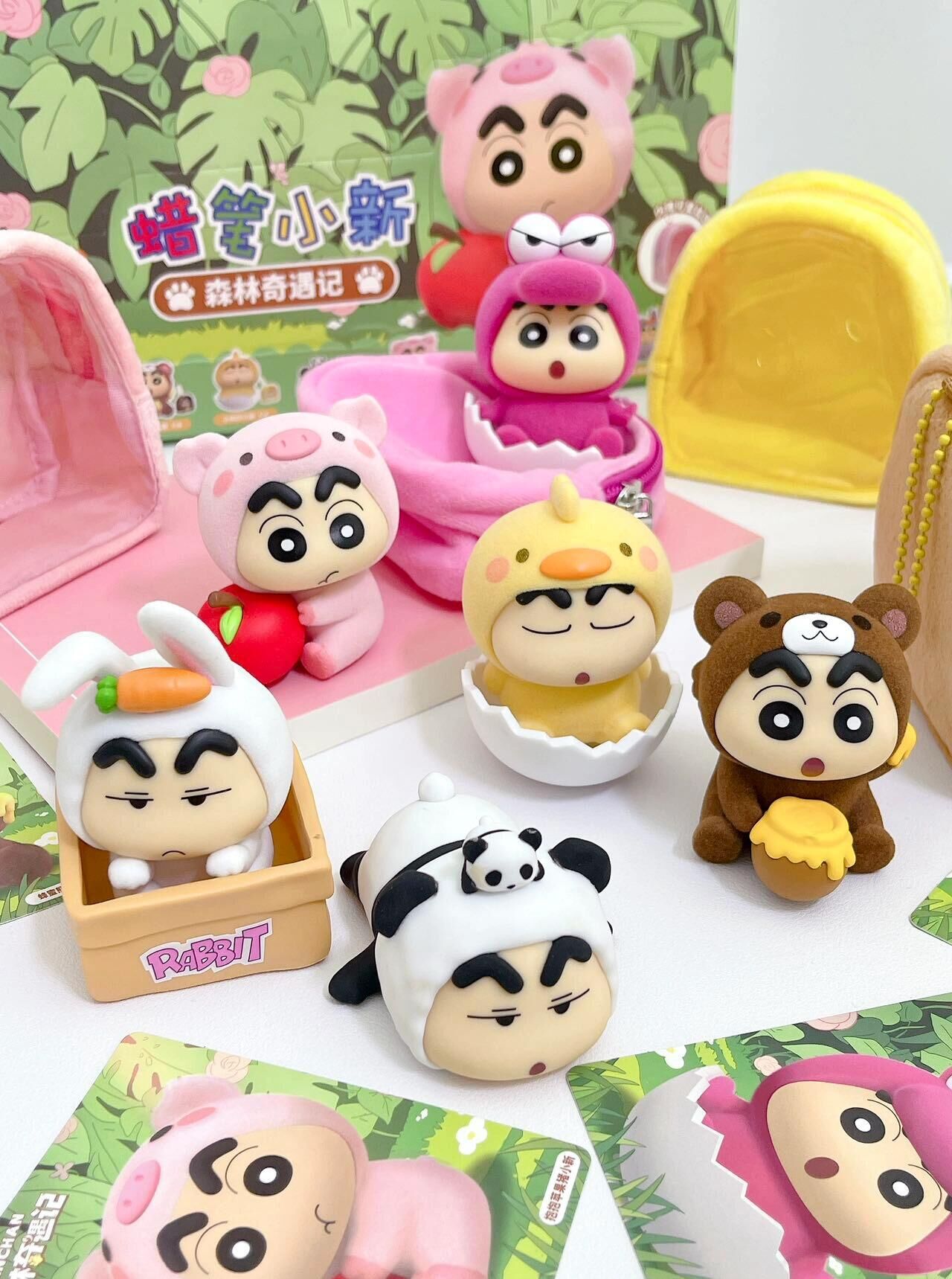 蠟筆小新 正版授權 森林奇遇記 植絨公仔 小動物 公仔 吊飾 附娃包 貼紙 6+1款/預購