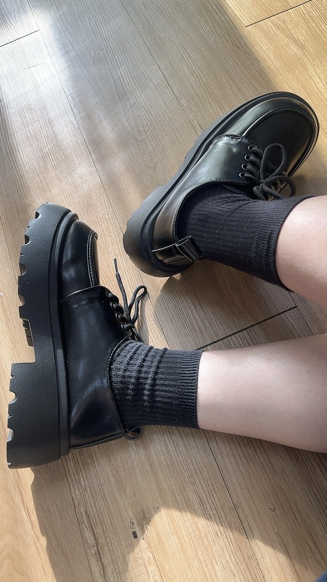 質感超讚 ! 底超軟綁帶小皮鞋