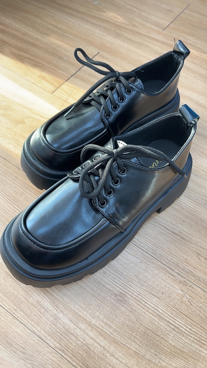 質感超讚 ! 底超軟綁帶小皮鞋