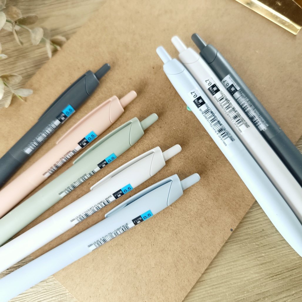 日本UNI ．JETSTREAM Lite 輕盈溜溜筆 0.5/0.7mm 黑芯