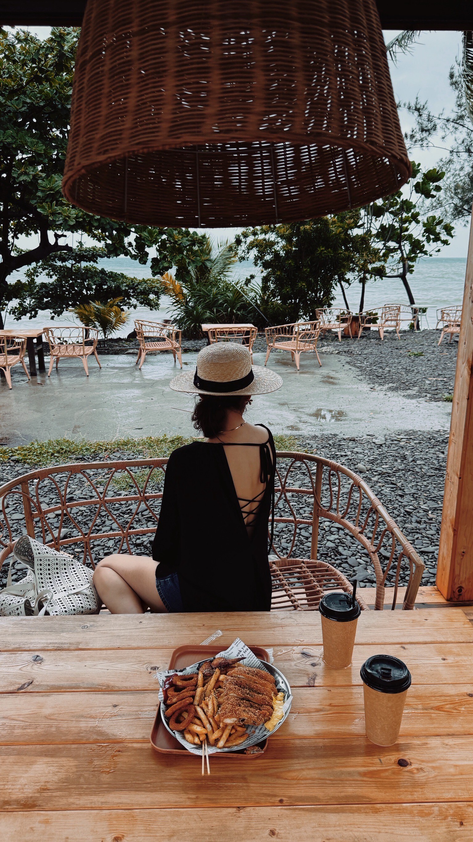 軟綿露背防曬衫