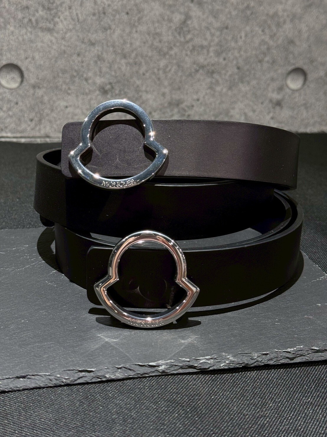 現貨折扣 MONCLER 銀頭Logo黑色皮帶