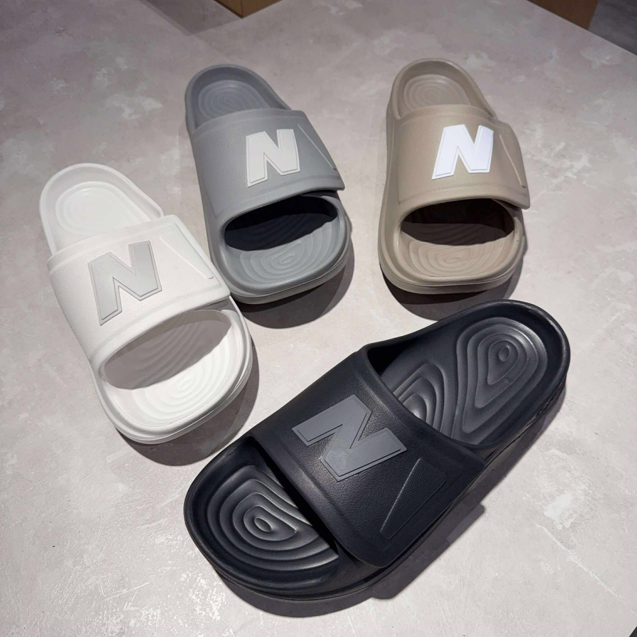 New Balance 202XA 男 Velcro Slide 灰SMASPTA1、黑SMASPTB1、棕SMASPTE1、白SMASPTF1
