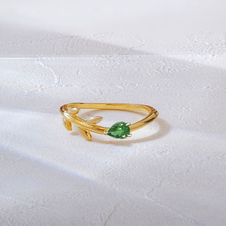 【訂製】水滴形沙佛萊石18K桂冠葉戒指