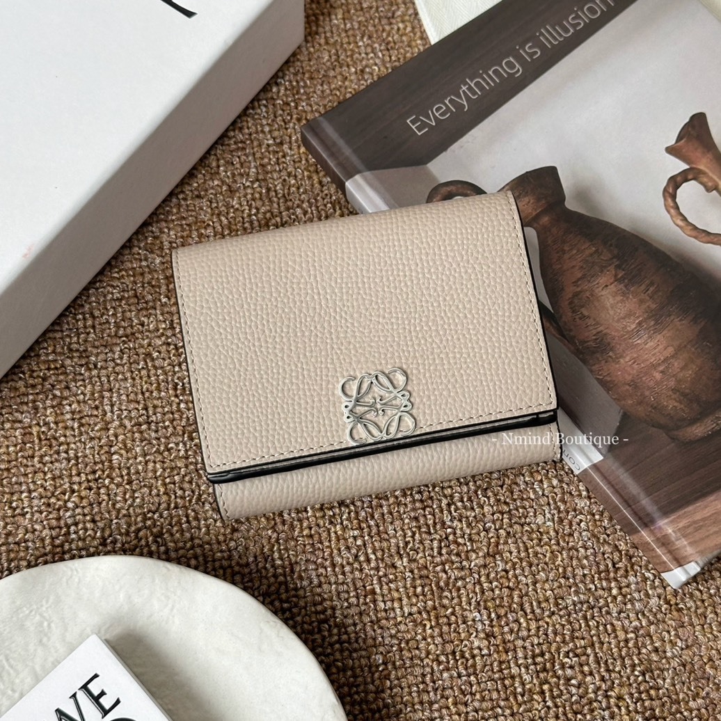 LOEWE Anagram Trifold Wallet In Pebble Grained Calfskin / Sand