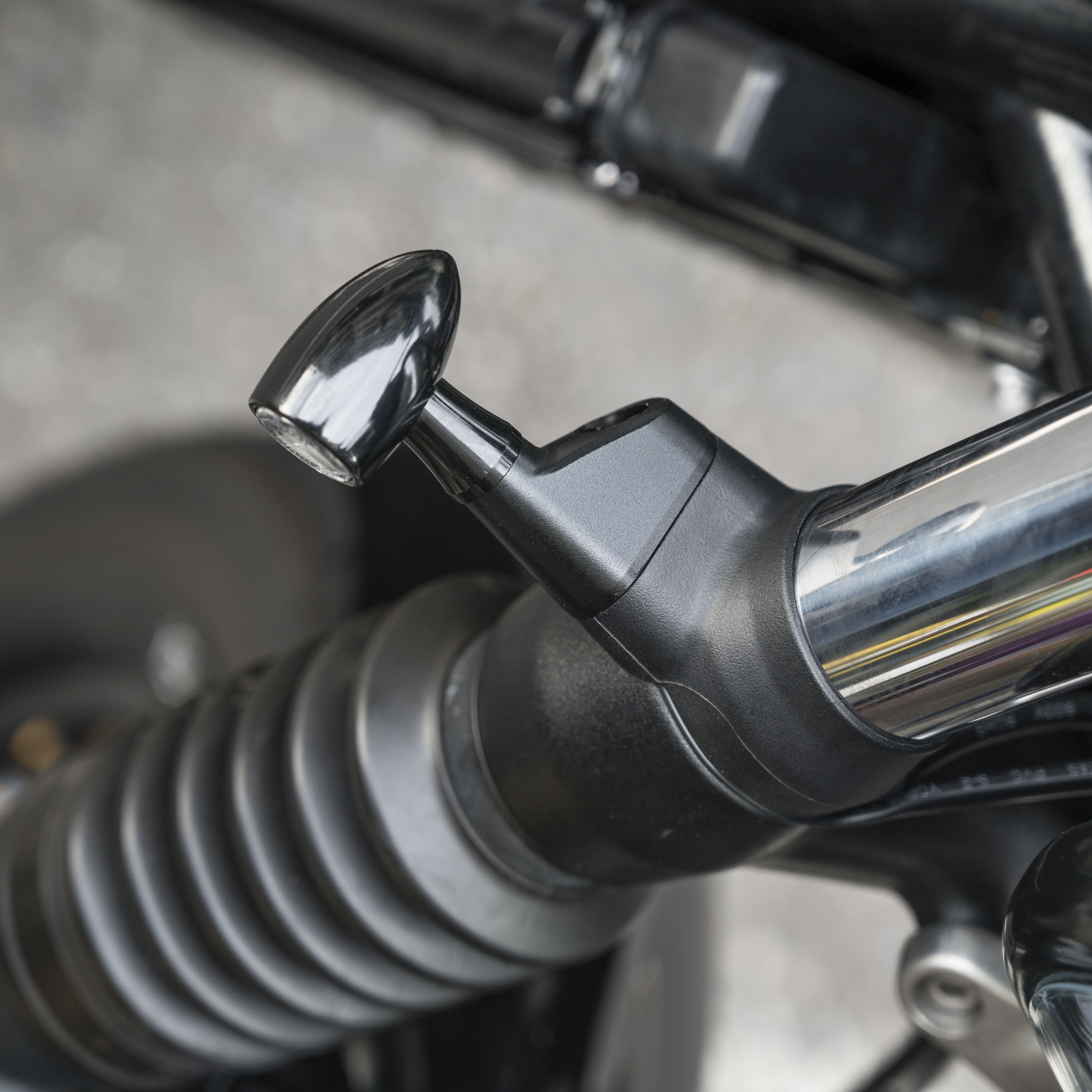 Motone 水冷凱旋專用 方向燈 支架 轉接座 8mm