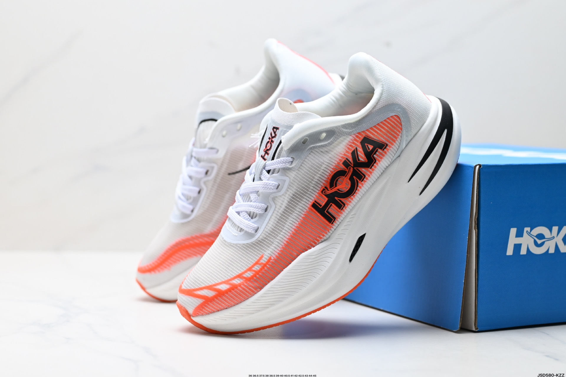 HOKA ONE ONE CIELO X12.0