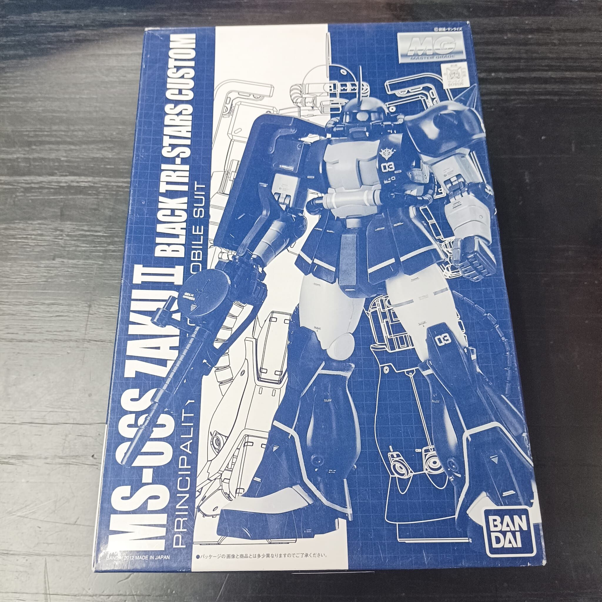 GUNDAM-MG 1/100 MS-06S ZAKU II (BLACK TRI-STARS CUSTOM)