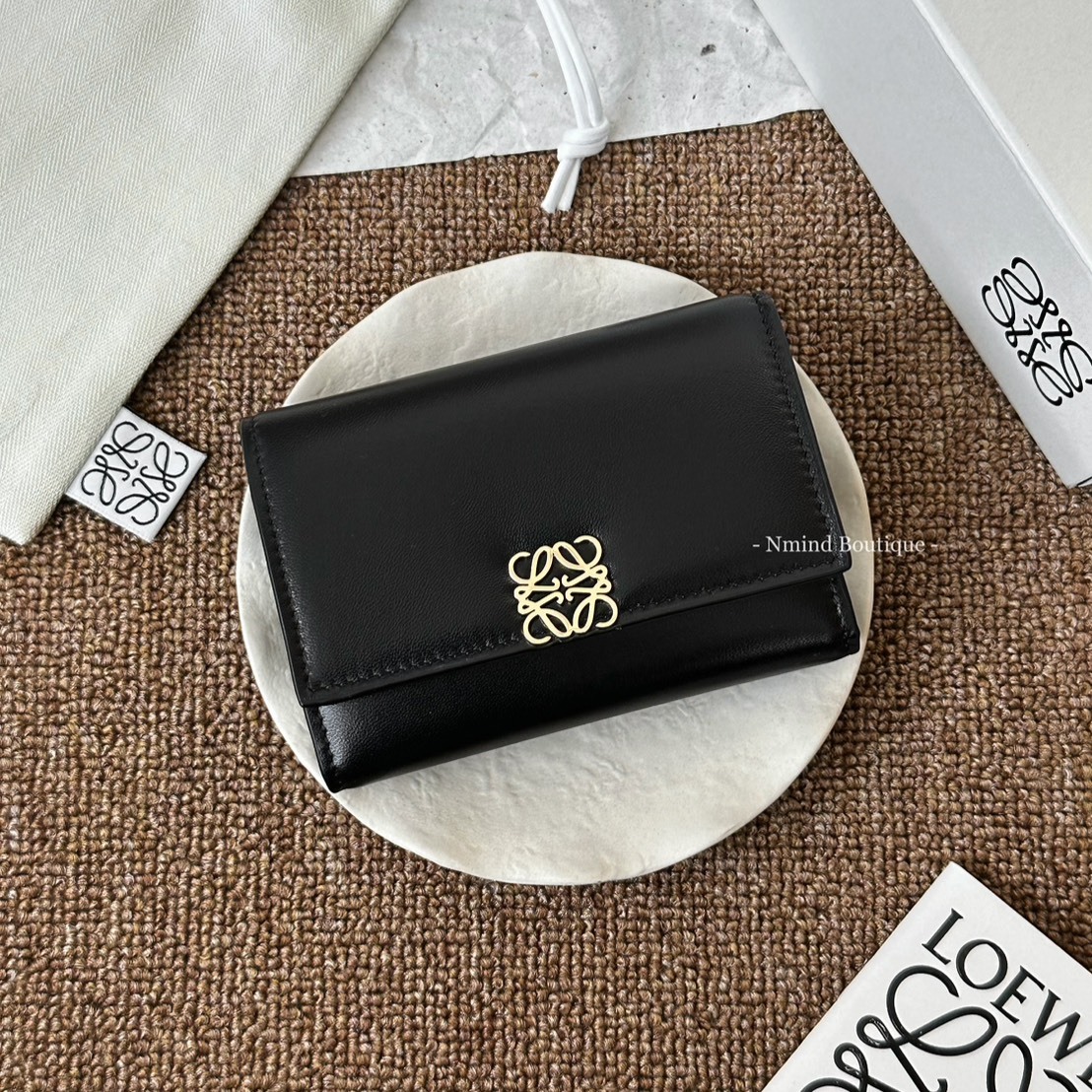 LOEWE Puffer Anagram Small Vertical Wallet In Shiny Nappa Calfskin / Black