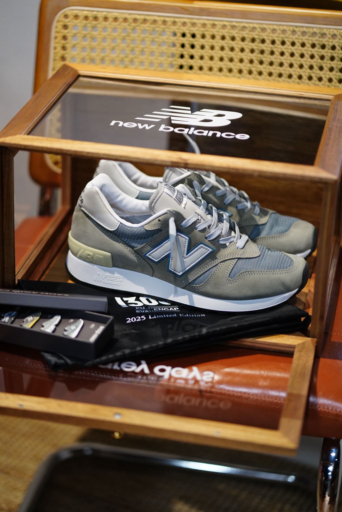 現貨| New Balance U1300JP - Made In USA 2025 [連收藏版 Grey Days 限量手工木製鞋盒及限量版別注鞋款扣針一套]