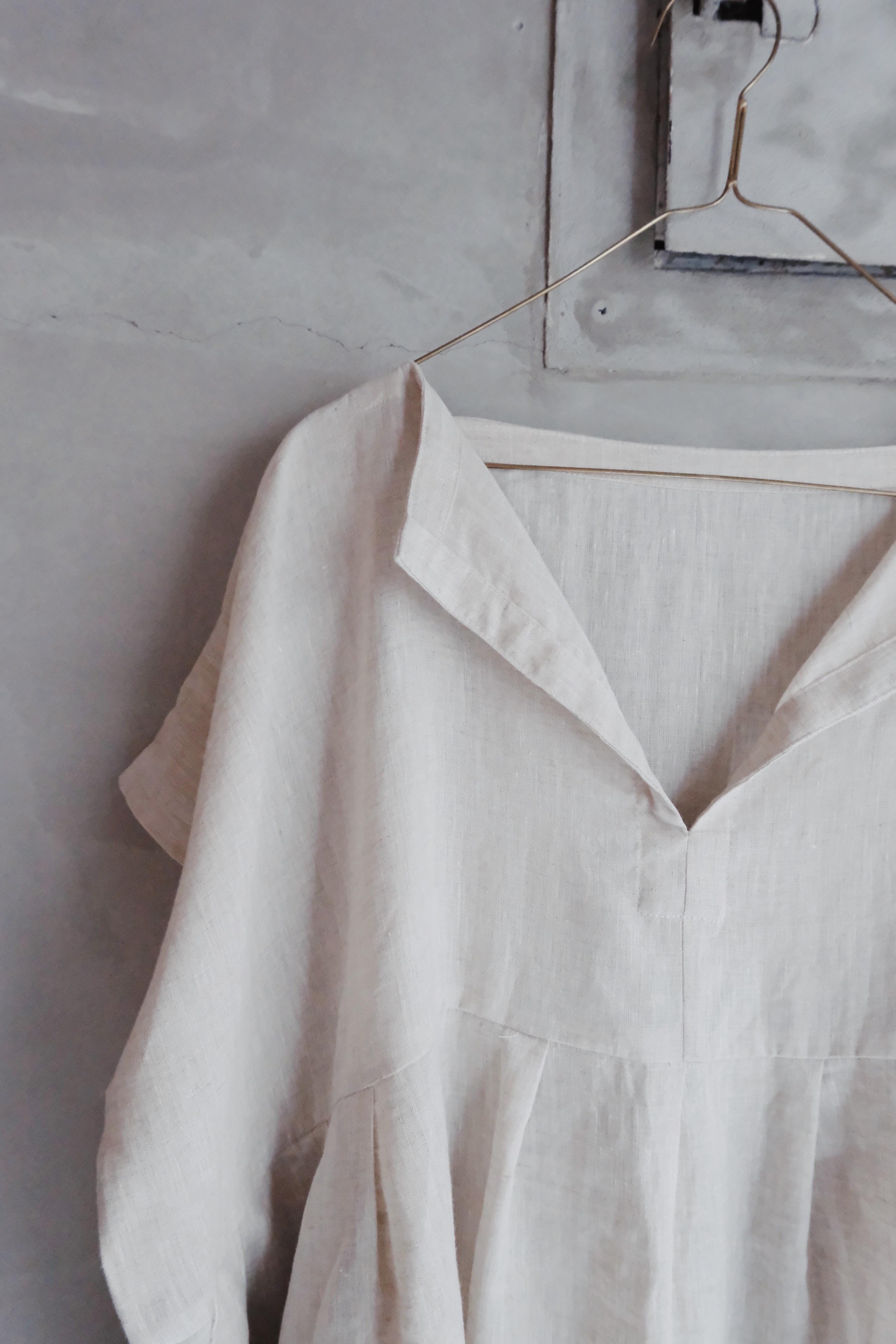 小宅作 miniroof｜山林刺繡寬版洋裝｜米白