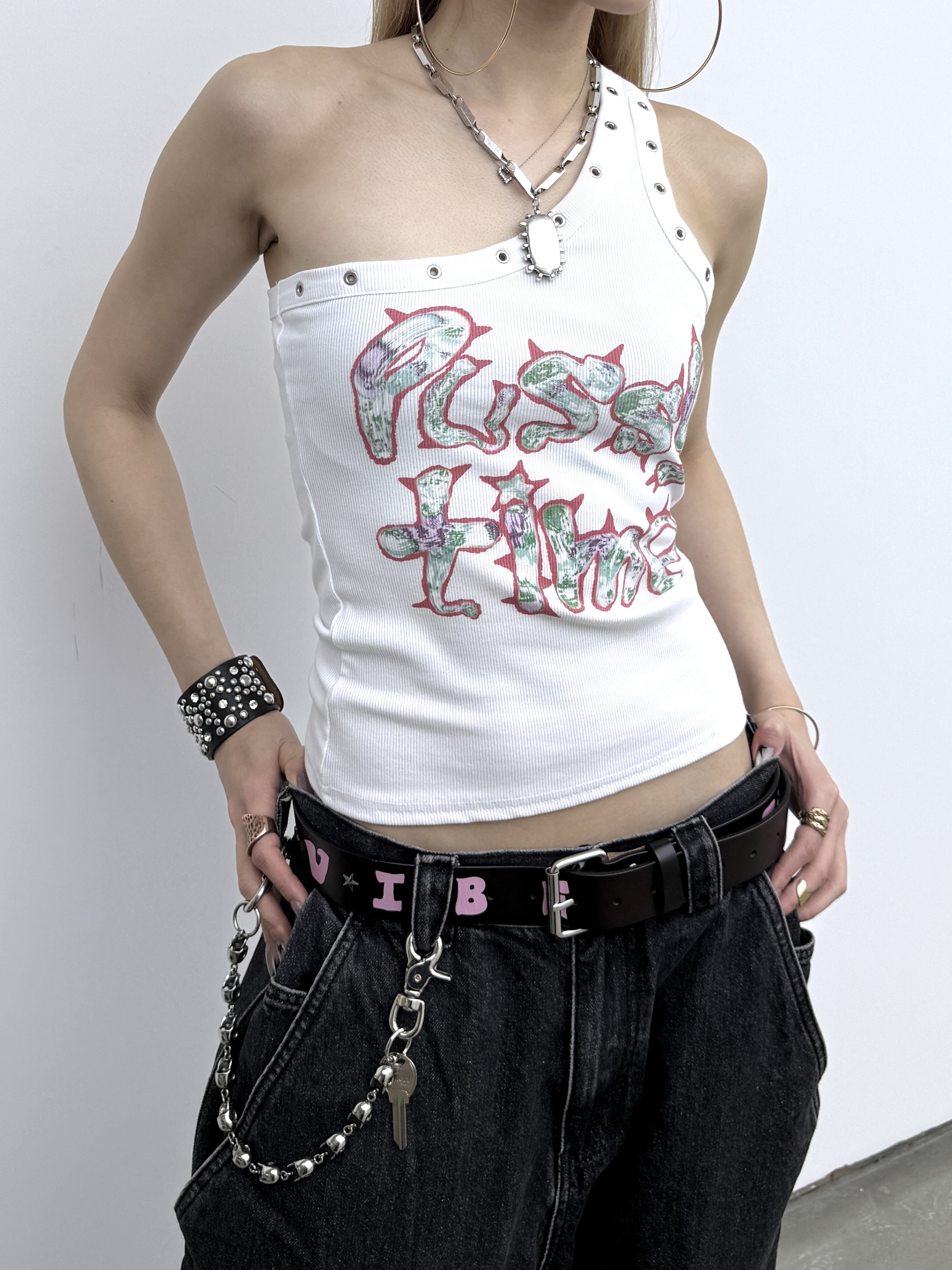 LUVSIVE WORKSHOP Pussy Time grommet Open-shoulder Tank - White
