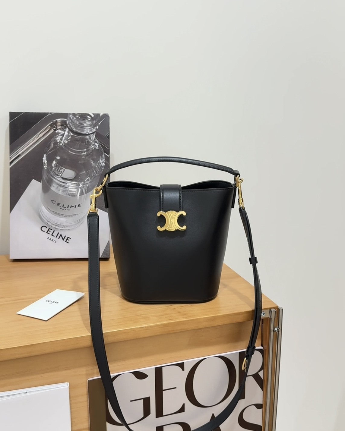 CELINE｜LOUISE 小號水桶包 黑金