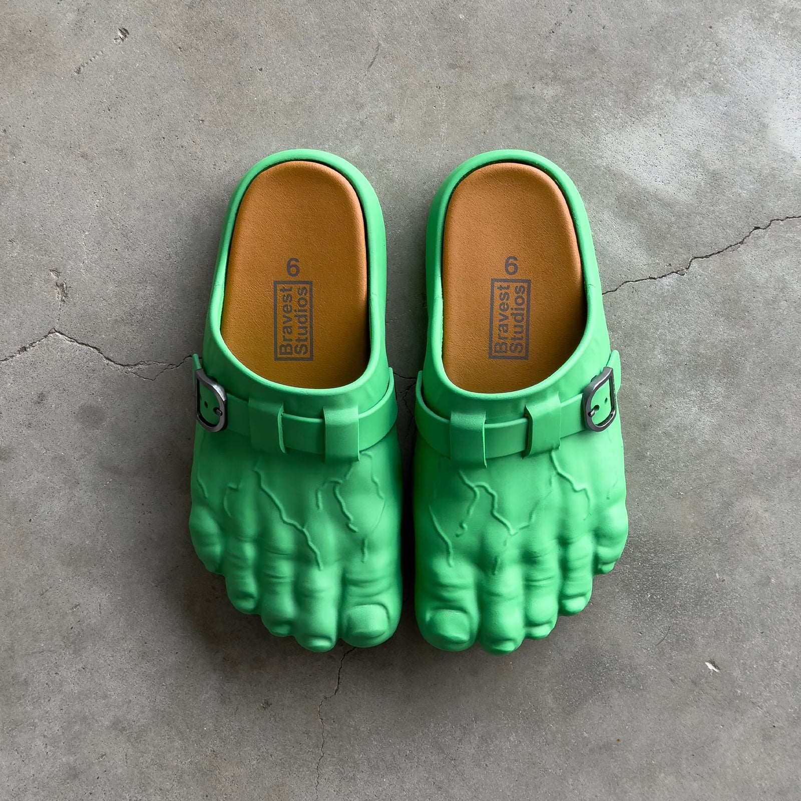 Bravest Studios X Canyaon Foot Clogs 綠巨人腳趾鞋