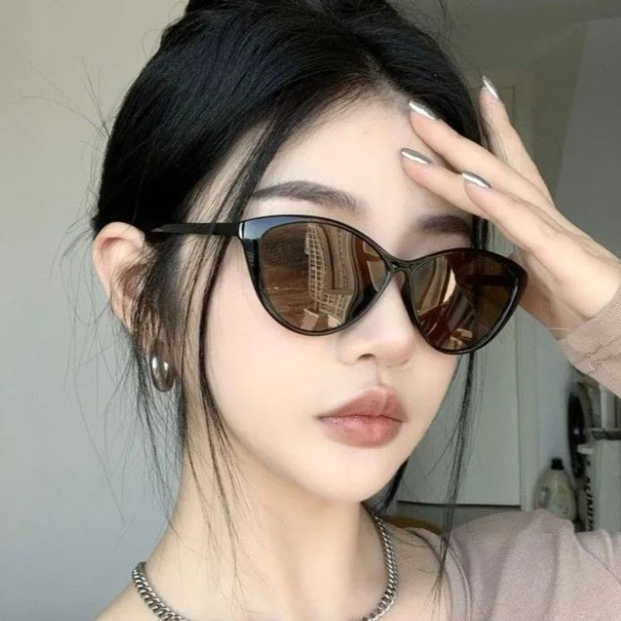 Korean Retro Baddie Cat-Eye Sunglasses with Pouch