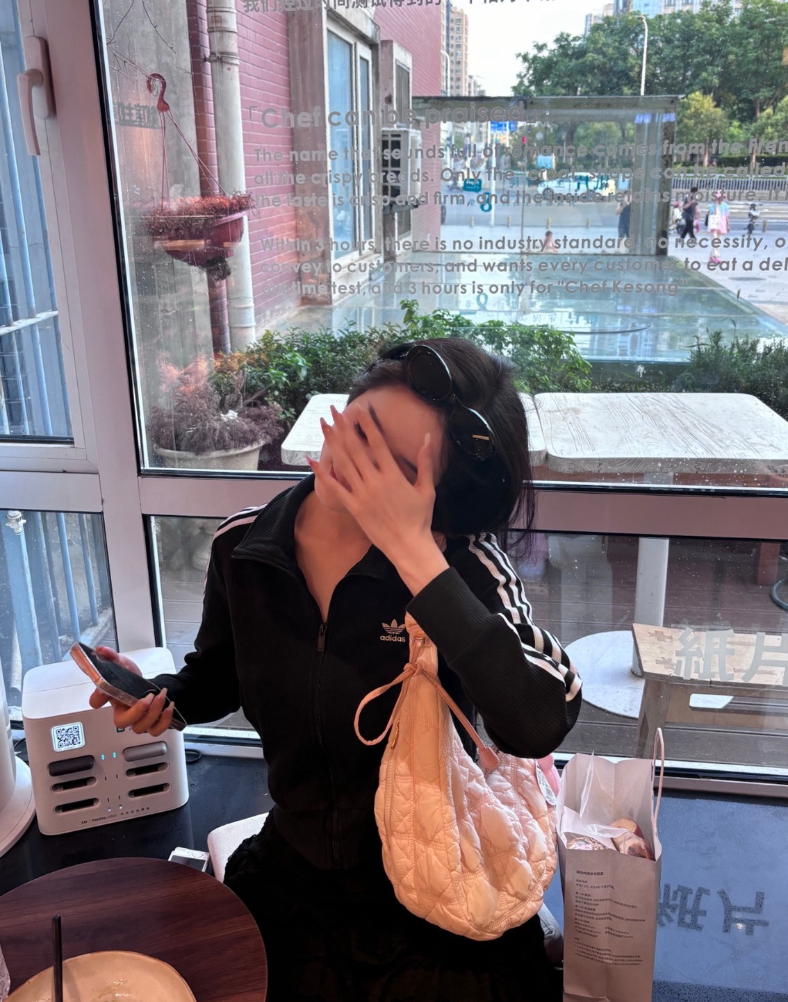 adidas 女款 黑色立領外套 拉鍊 運動休閒 直條紋 復古夾克 金泰妍 Jennie同款  IY7278 Jun25