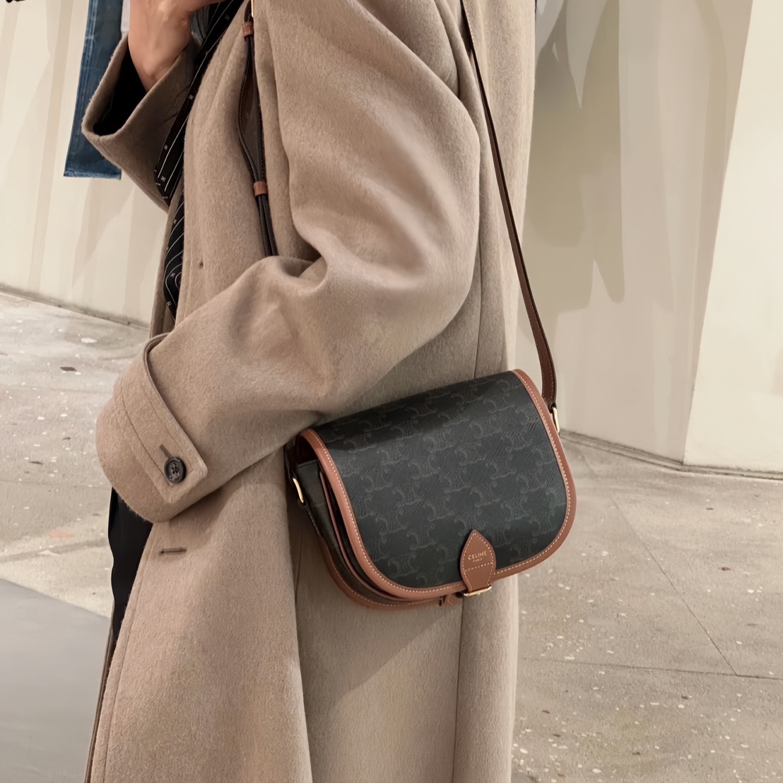 CELINE Medium Folco Bag In Triomphe Canvas and Calfskin / Tan