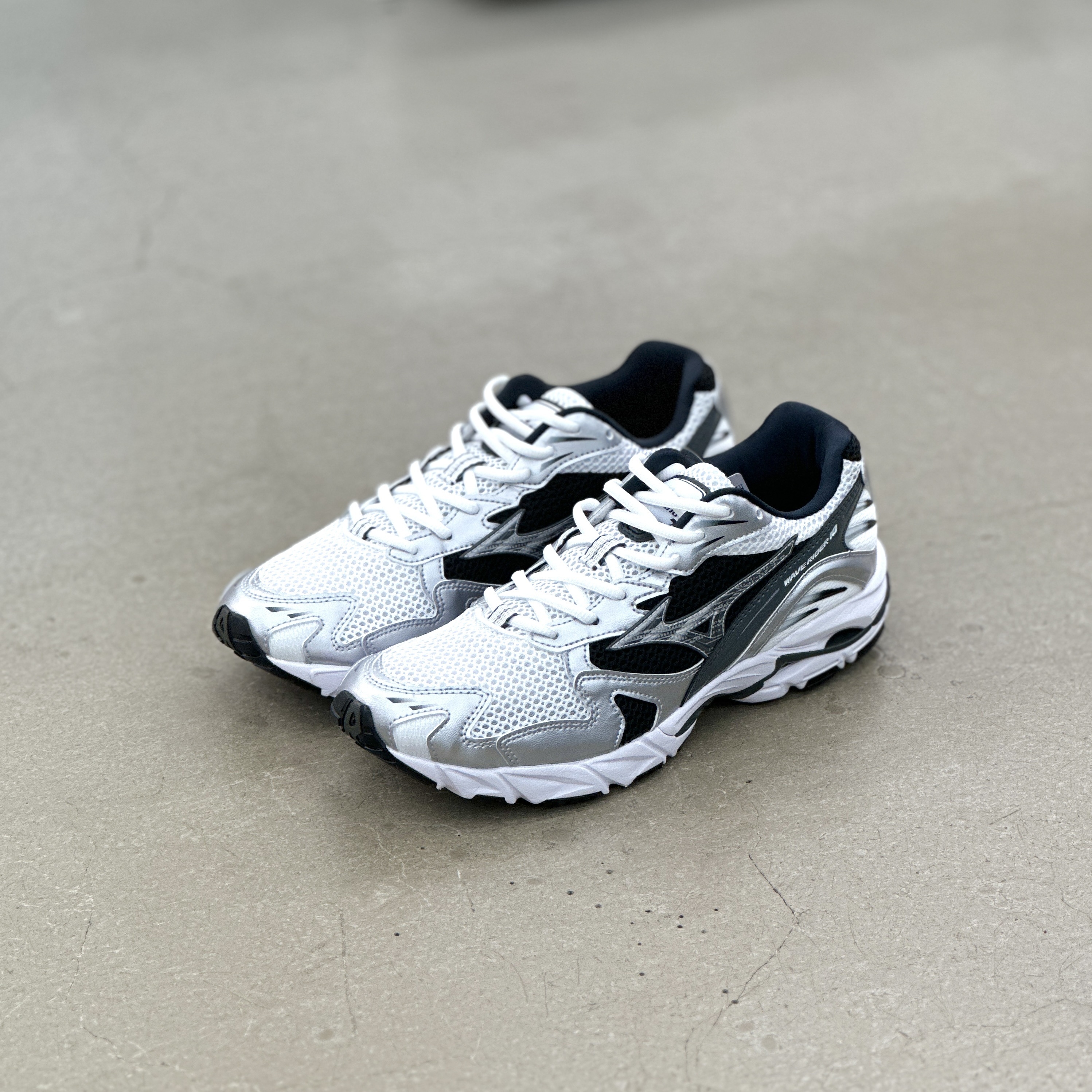 Mizuno Wave Rider 10 Silver Black l D1GA210405