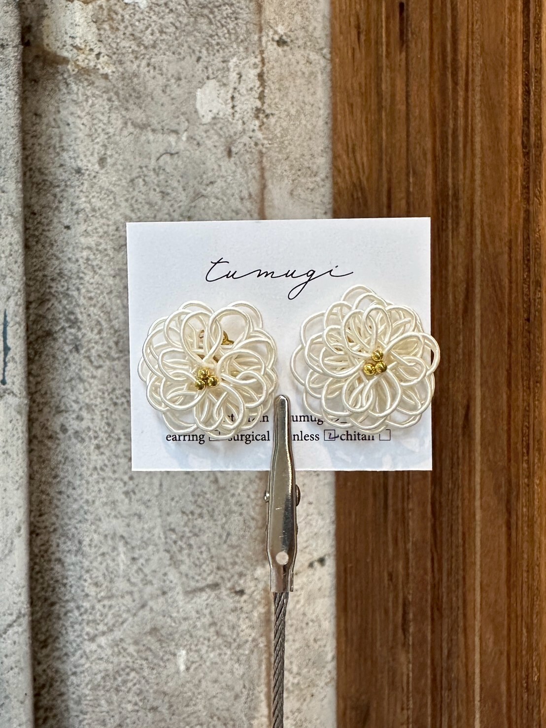 [TUMUGI] 水引絨花球耳環 | 絹練色 | 耳針 | NO.140