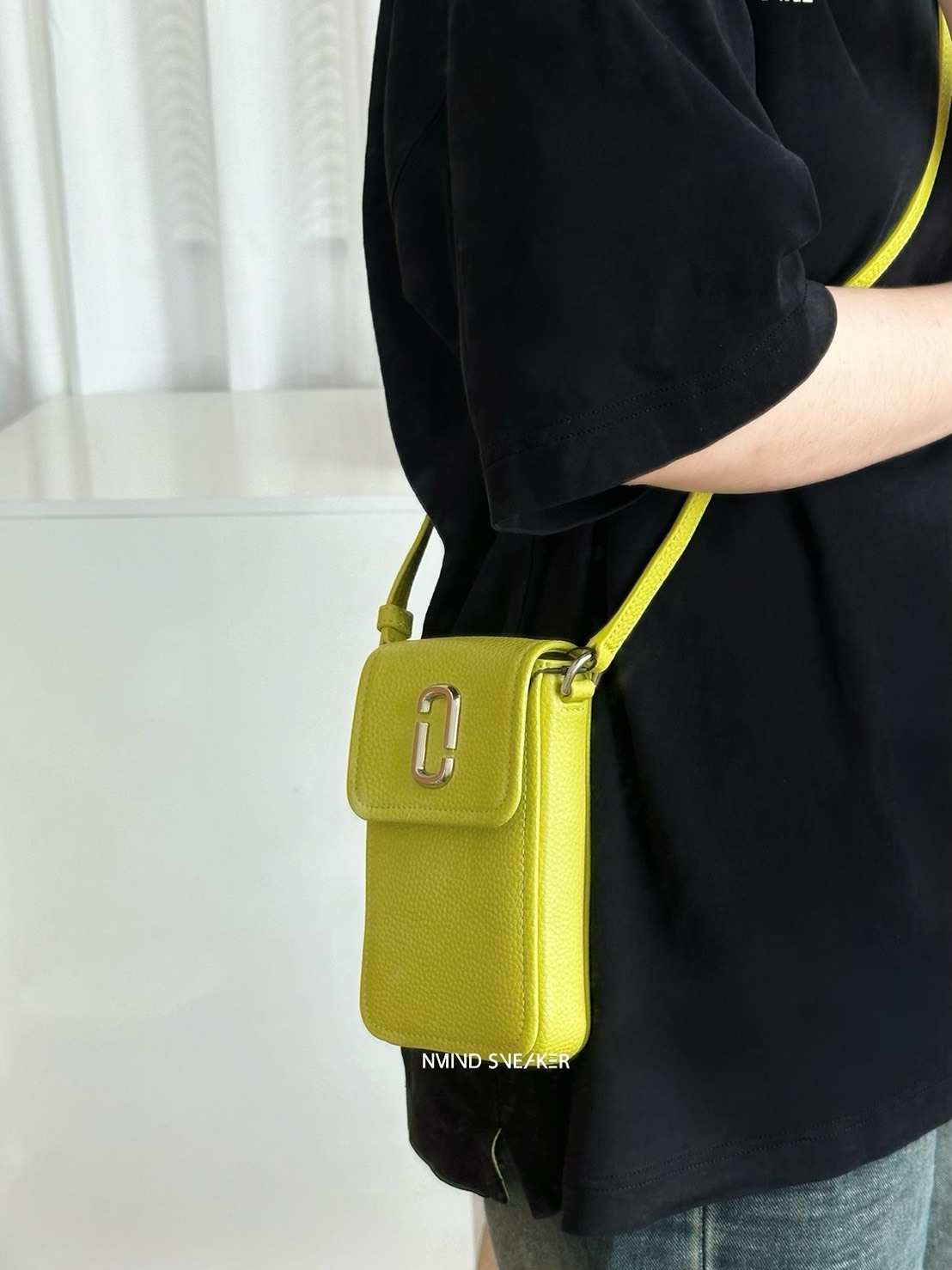 <快速出貨✨> MARC JACOBS 翻蓋手機包 蘋果綠