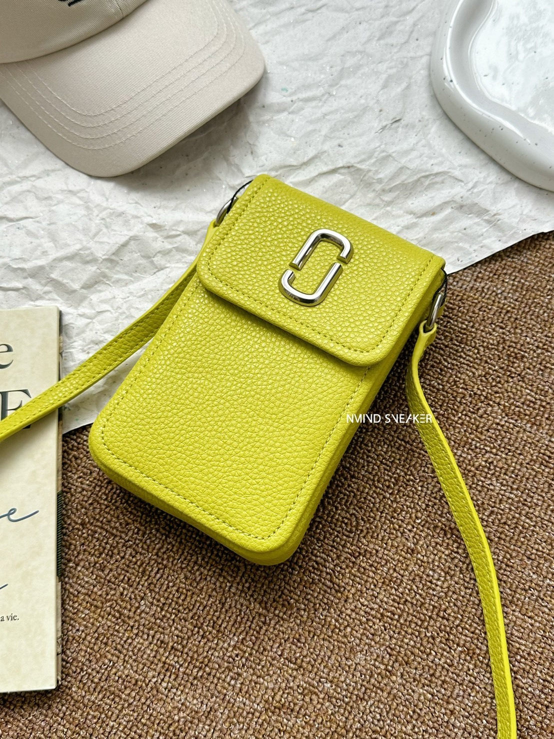 <快速出貨✨> MARC JACOBS 翻蓋手機包 蘋果綠