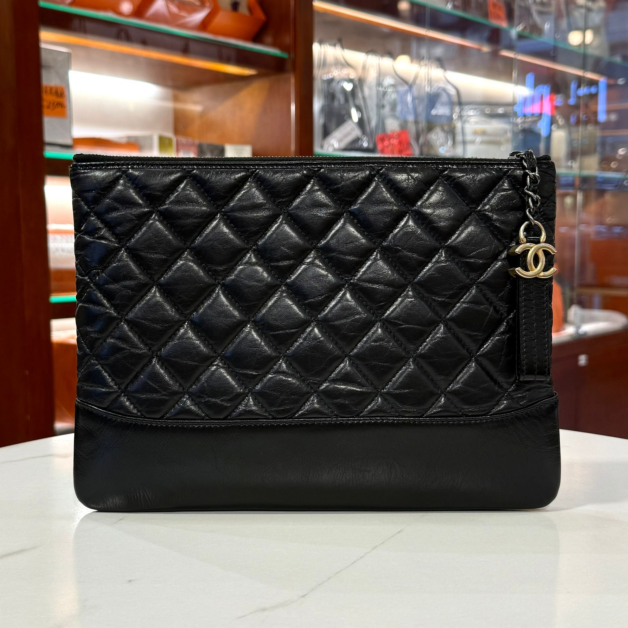 99%NEW二手CHANEL手拿包 A84287 黑色菱格牛皮/復古扣 Gabrielle Pouch#香榭站正品