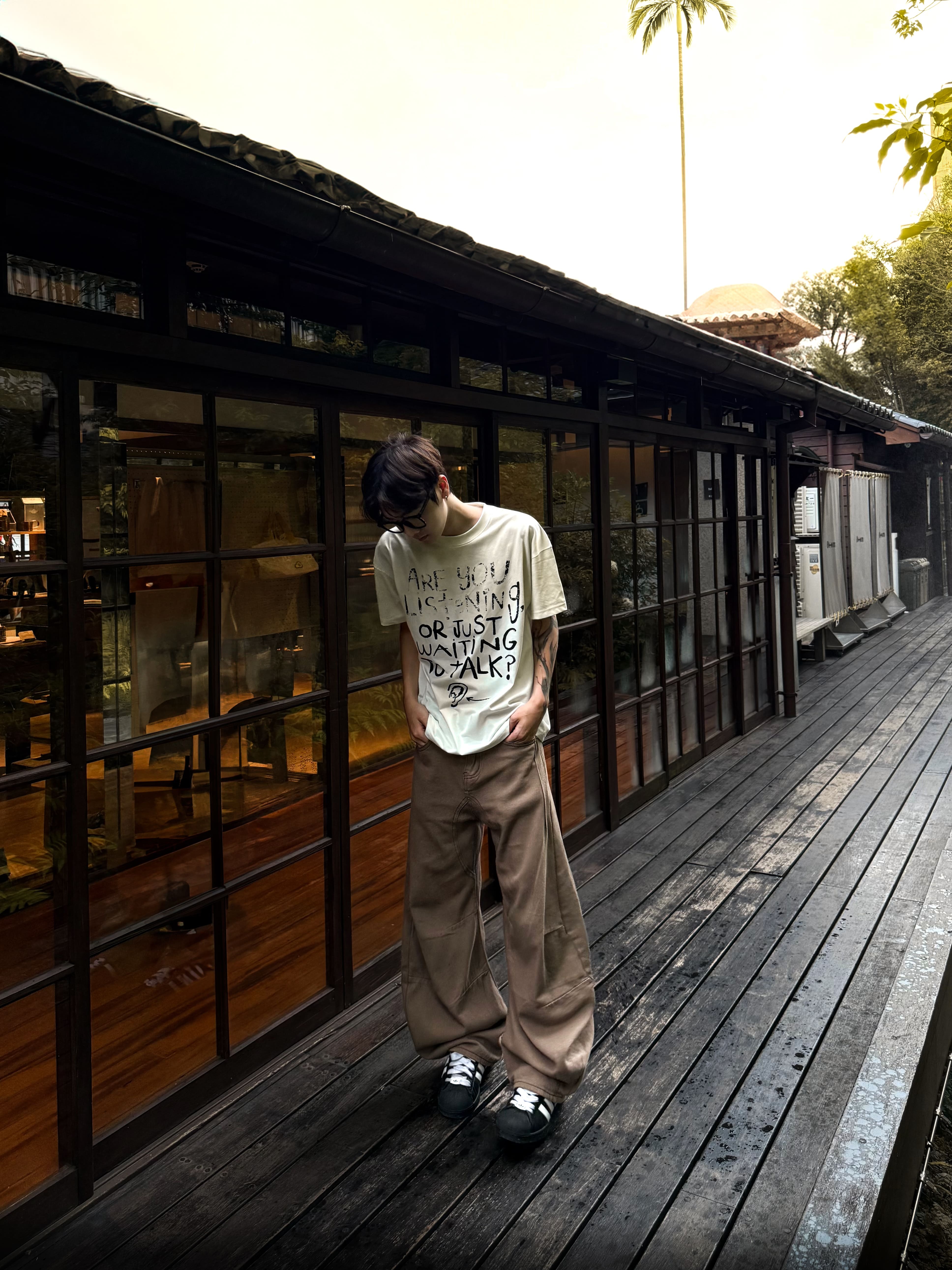 (現貨) 簡約分割彎刀牛仔褲