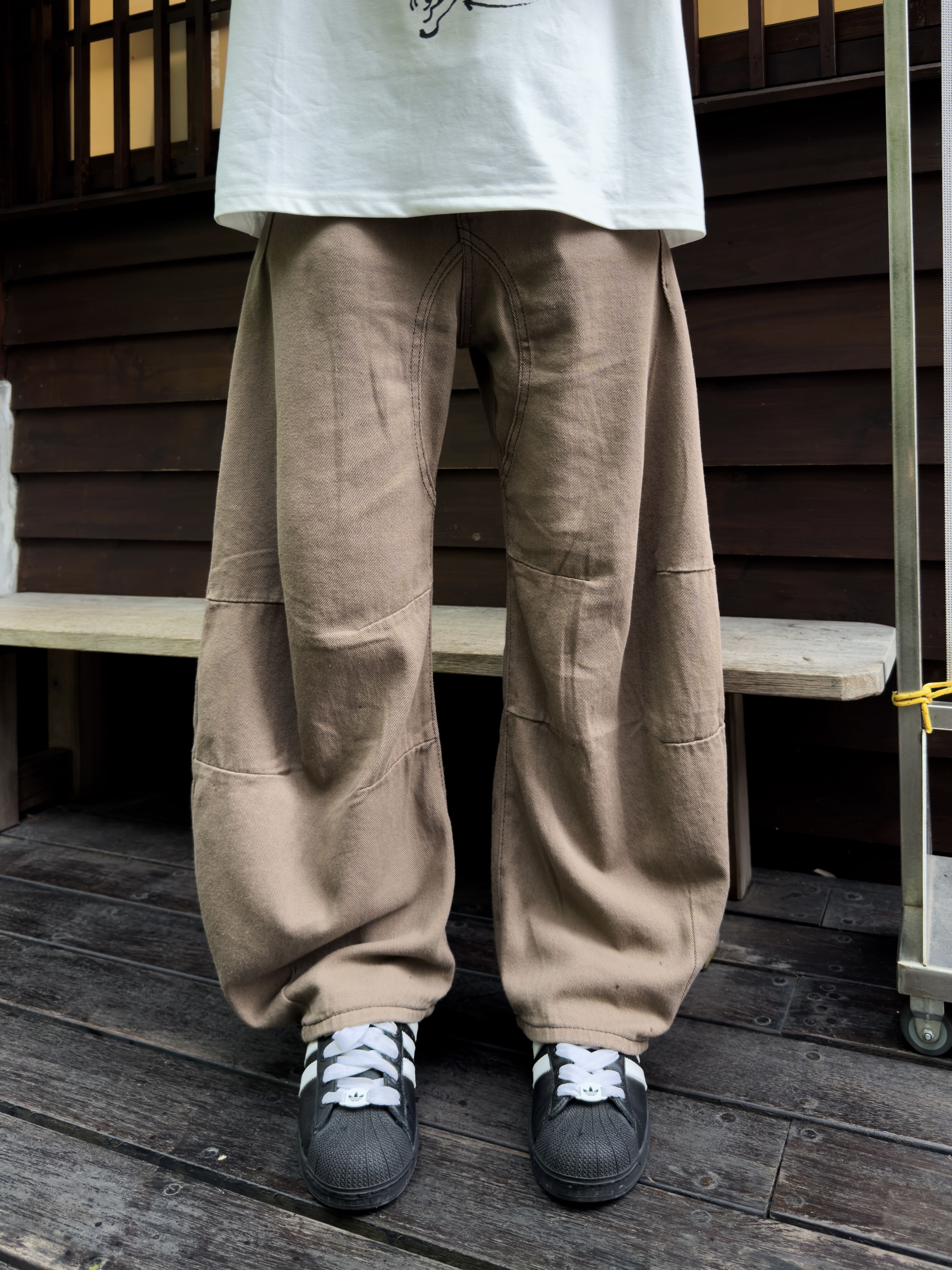 (現貨) 簡約分割彎刀牛仔褲