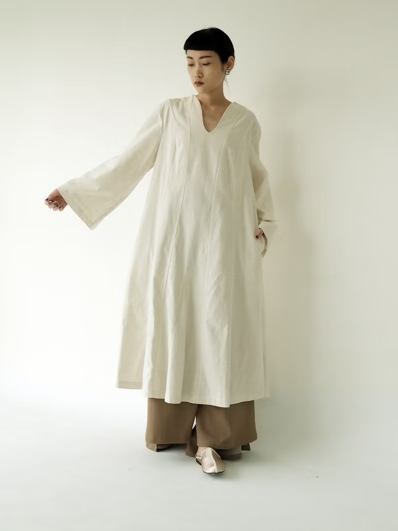 川衣 WEAR BEING｜V領散狀寬袖洋裝｜白