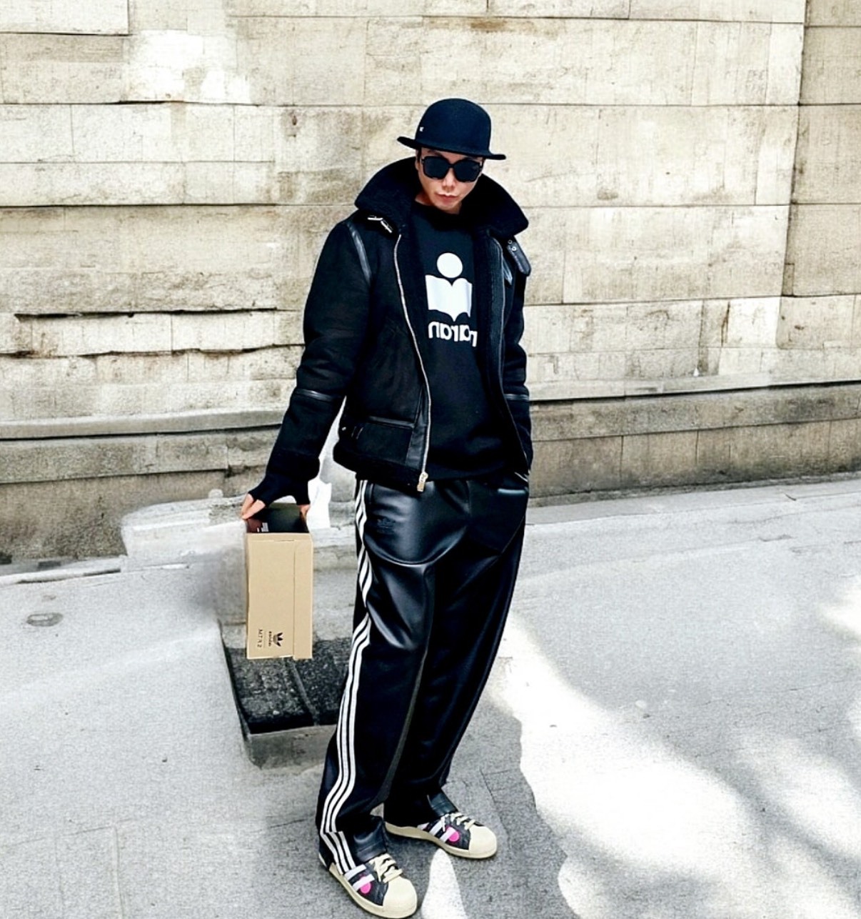 adidas Originals 黑色 運動長褲 側邊條紋 合身直筒 中腰鬆緊帶 復古運動風 休閒褲 男款 三線褲 百搭長褲 Jun25