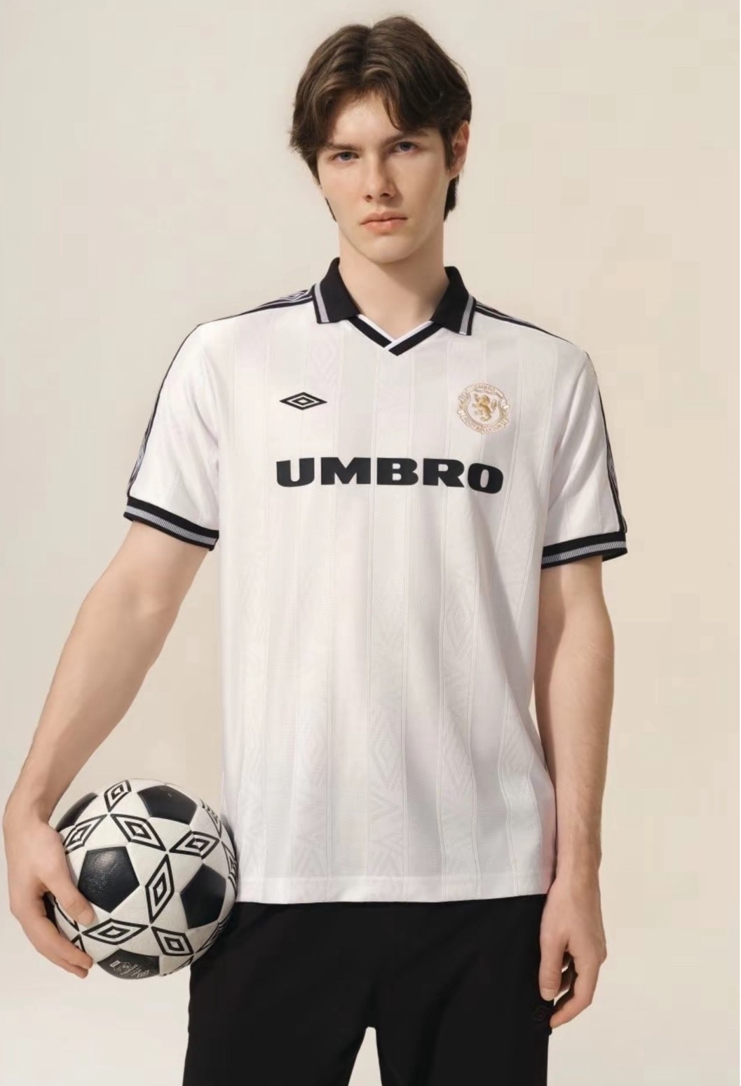 Umbro 茵寶 美式復古 條紋 白色Polo衫 足球文化系列 字母徽章 短袖上衣 男女同款 運動休閒百搭T恤 Polo潮T Jun25