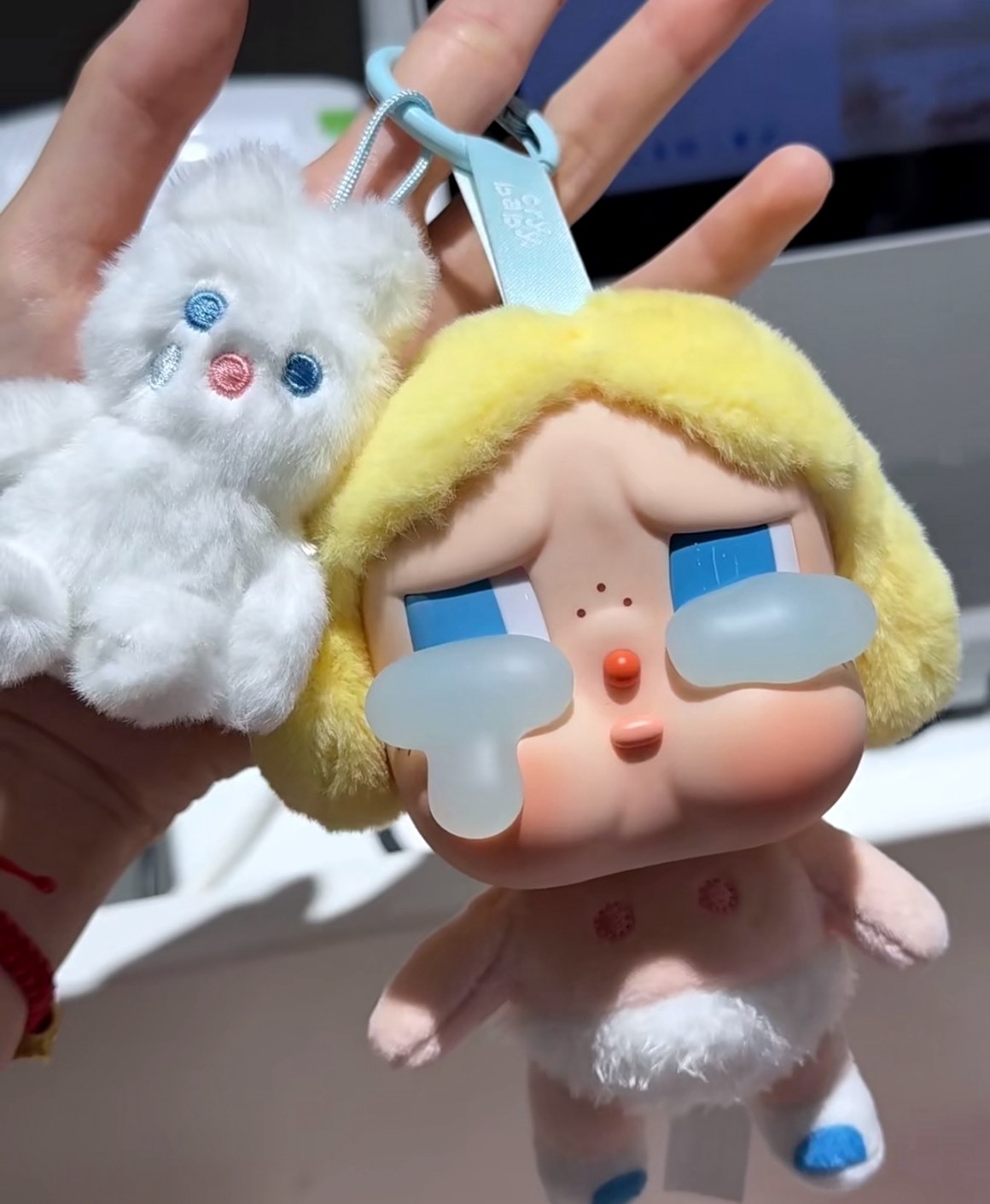 POP MART 泡泡瑪特 CRYBABY 舒淇同款 眼淚工廠系列 白色哭娃 毛絨吊飾 搪膠臉 潮流公仔 掛件 可愛收藏娃娃 Jun25