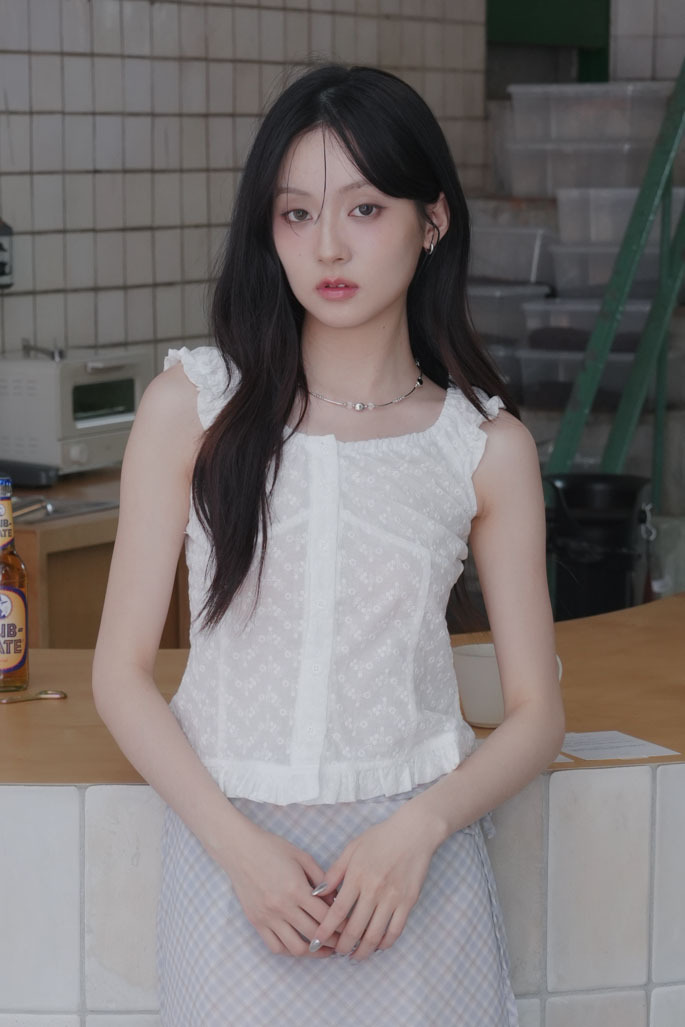 Punching Sleeveless Blouse #上衣