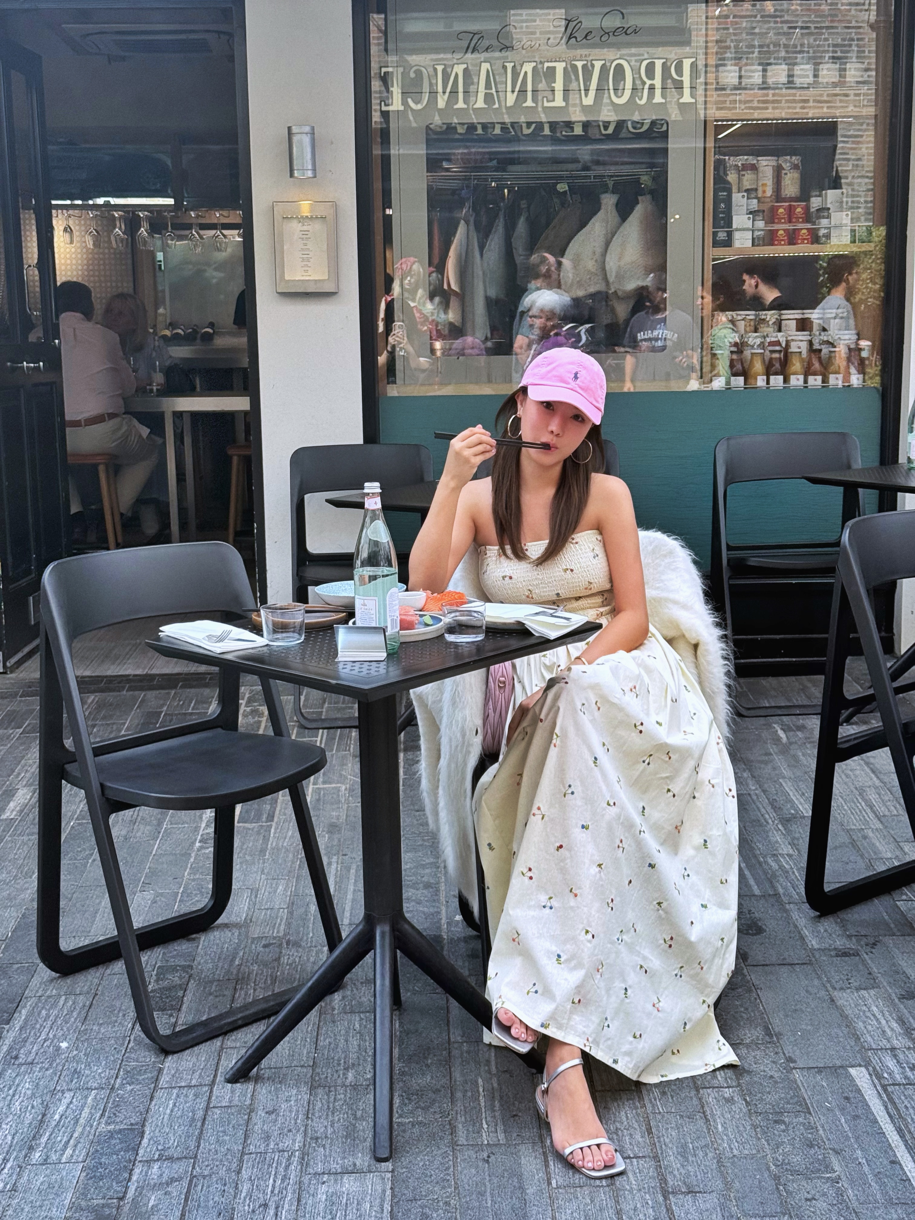 Cherry Moon 櫻桃刺繡平口洋裝