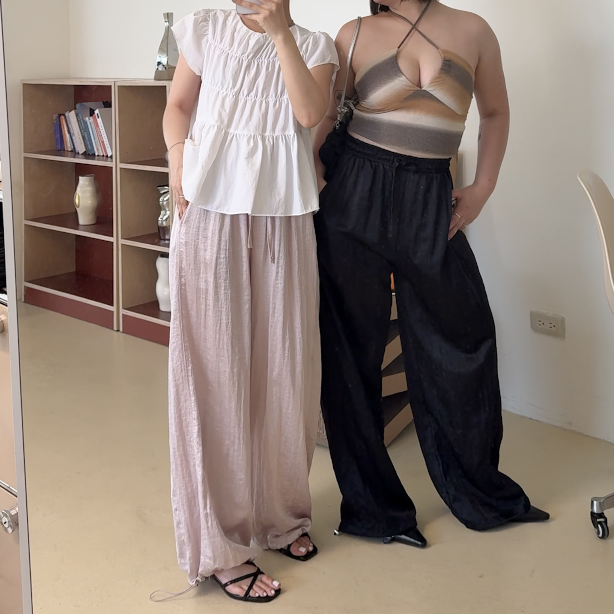 褲管抽繩扣環光澤長褲(黑)