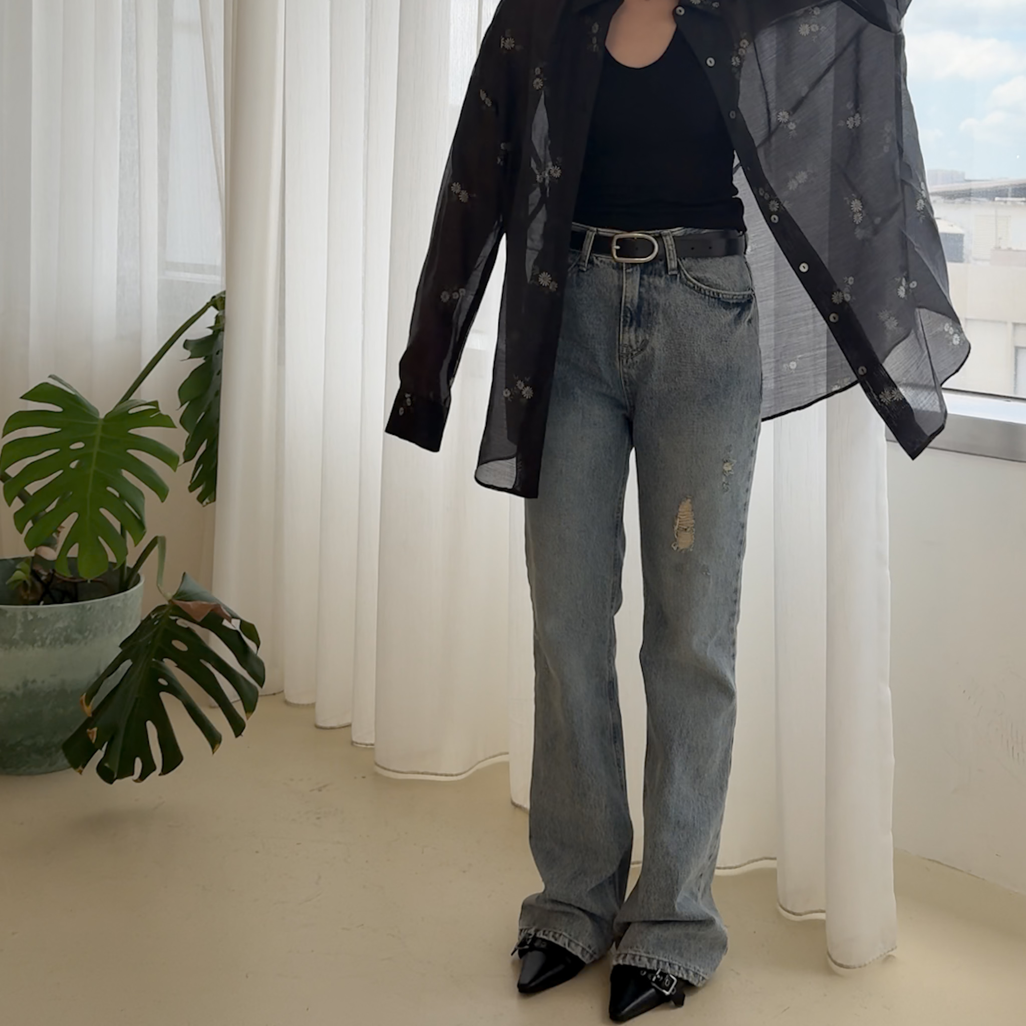 多細節後褲管刷破微喇叭牛仔褲(S，高個推薦，斷貨款)