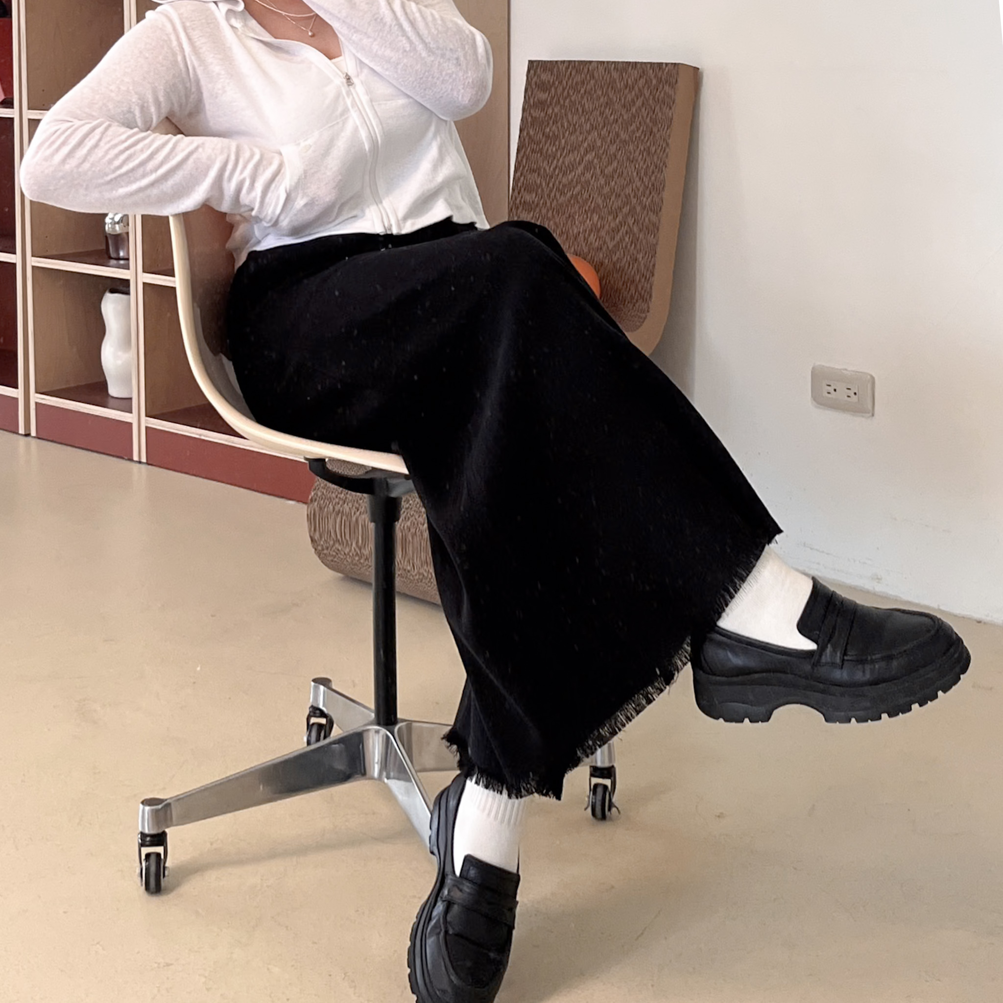 後鬆緊下擺抽鬚棉麻長裙(黑)