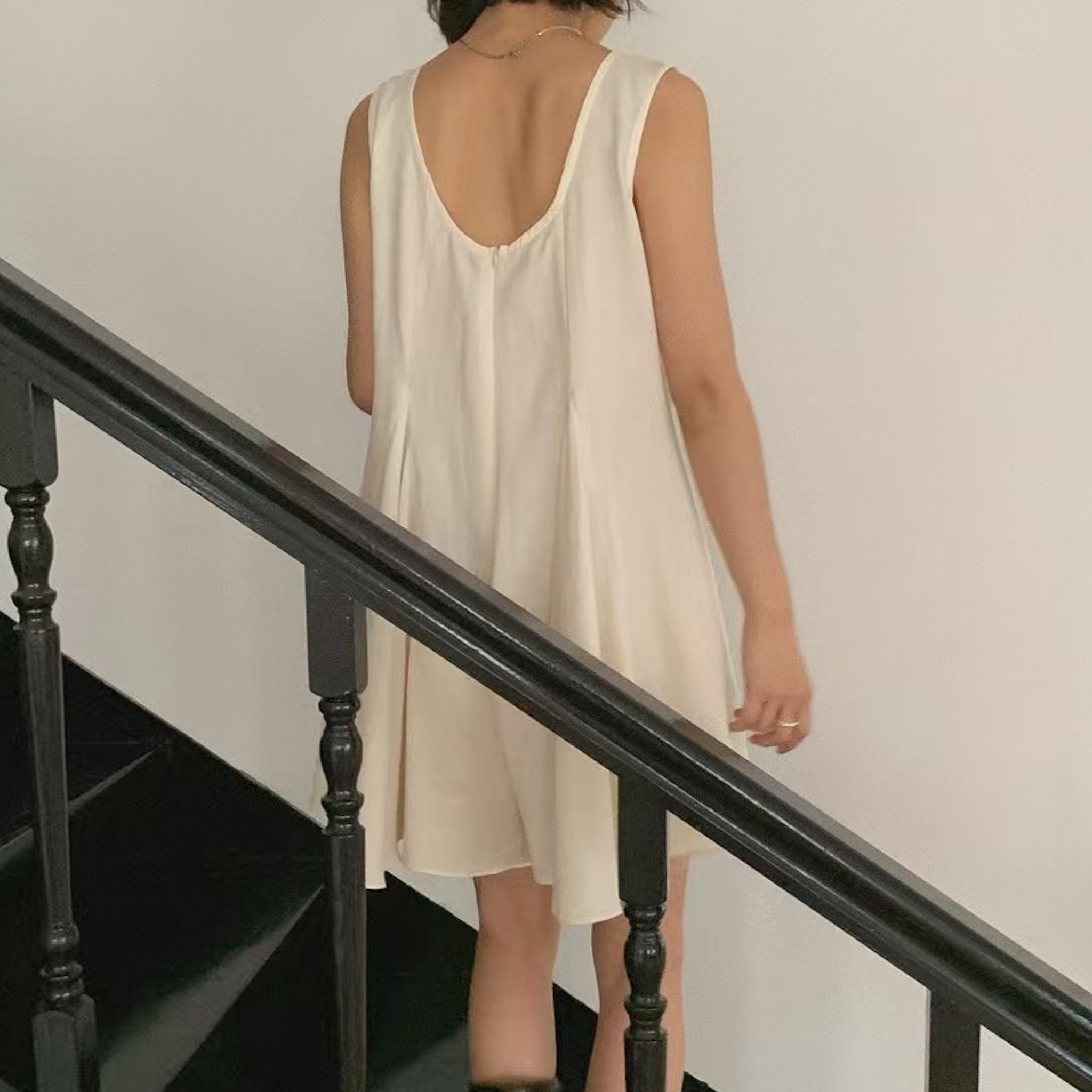 J18收腰車線西料背心連身褲裙(奶油，推薦款)