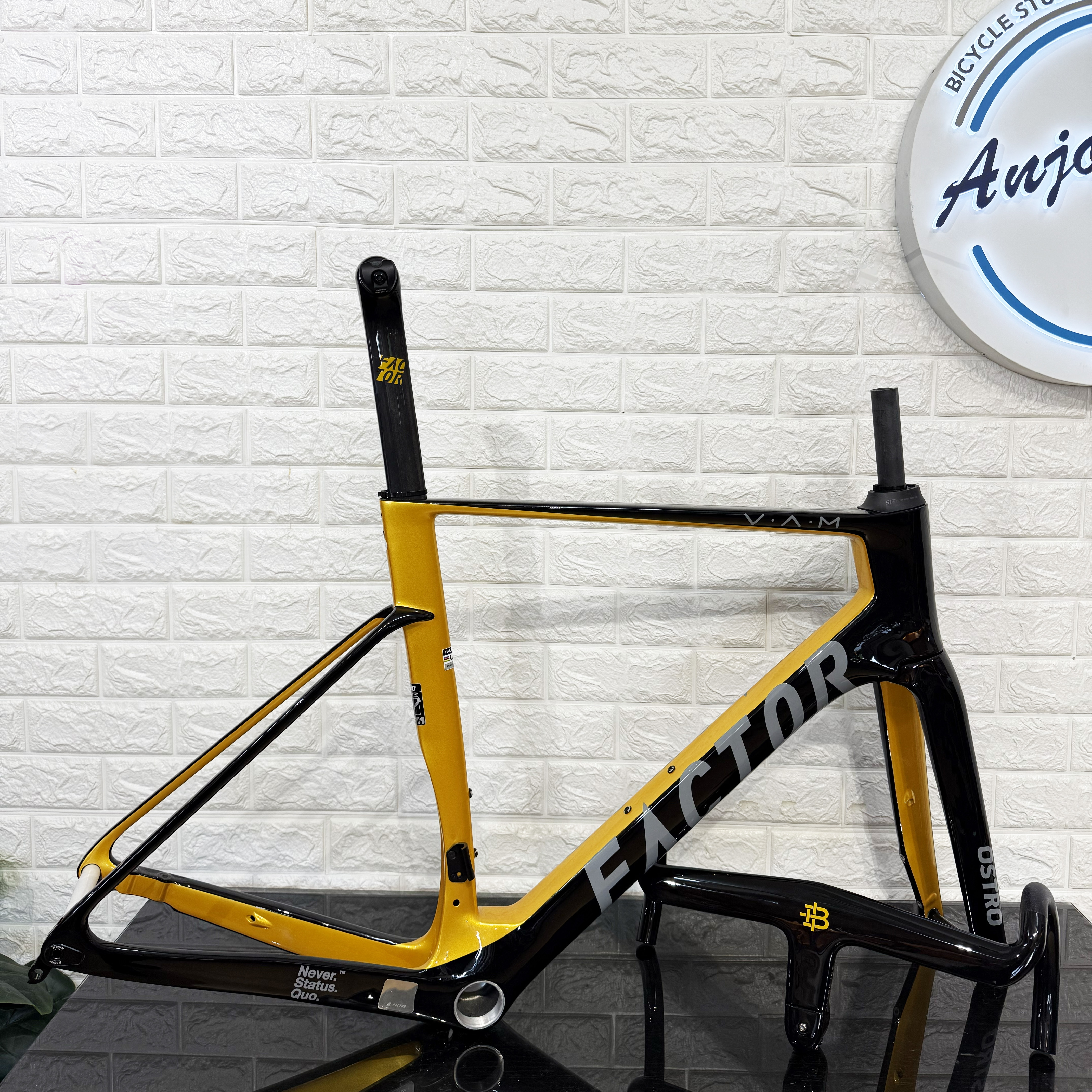 Factor OSTRO VAM Frameset Gloss Black/Olympic Gold Custom Paint