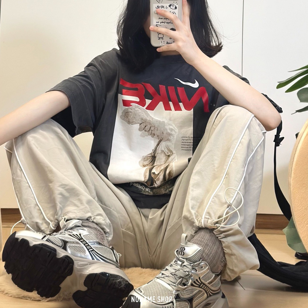 NIKE SPORTSWEAR 1972 希臘女神 街舞系列 寬版 短袖 兩色 (女款)