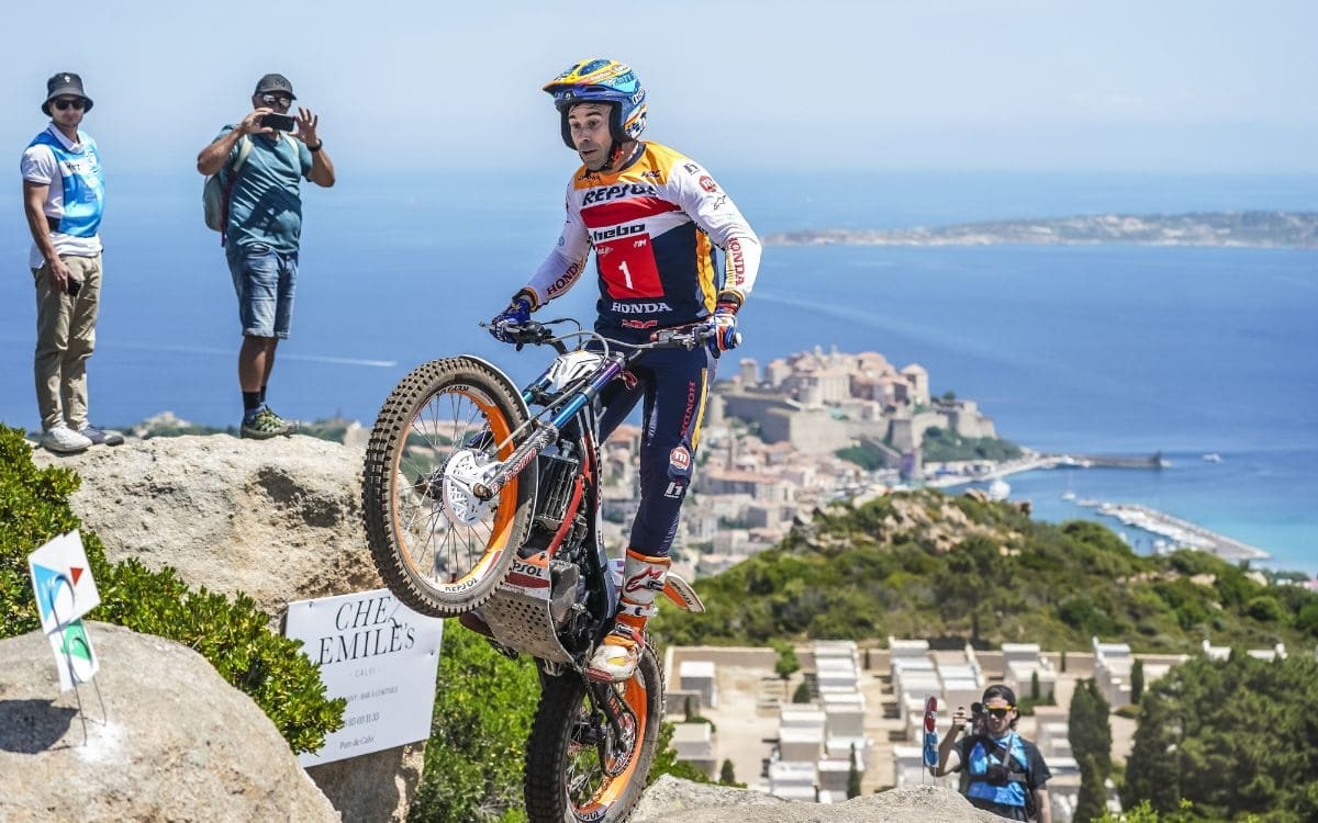 Toni Bou 奪下 TrialGP 2025 科西嘉站勝利，高難度技術區域